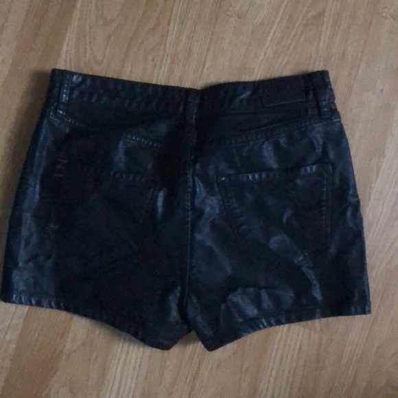 Black leather like shorts - Picture 2 of 3